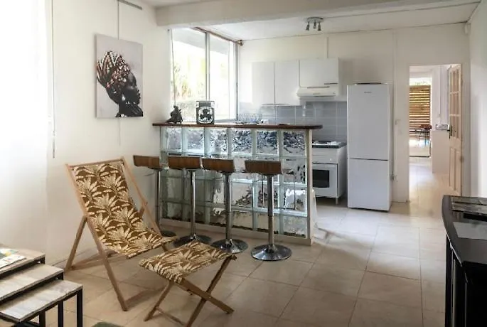 F2 Stay In Cluny Fort-de-France